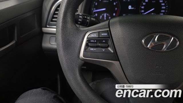 Hyundai AVANTE 2017 — photo 17