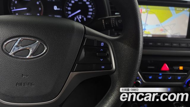 Hyundai AVANTE 2017 — photo 18
