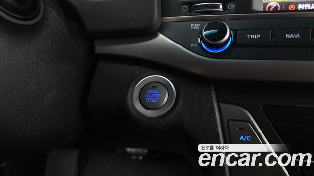 Hyundai AVANTE 2017 — photo 19