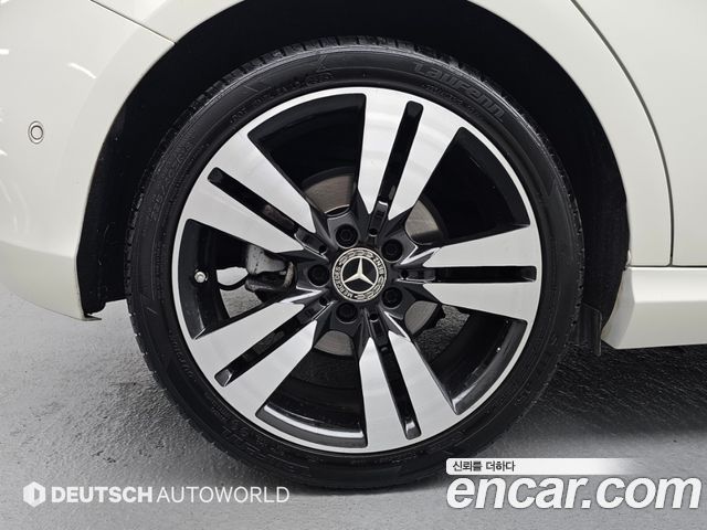 Mercedes-Benz A-Class 2018 — photo 5