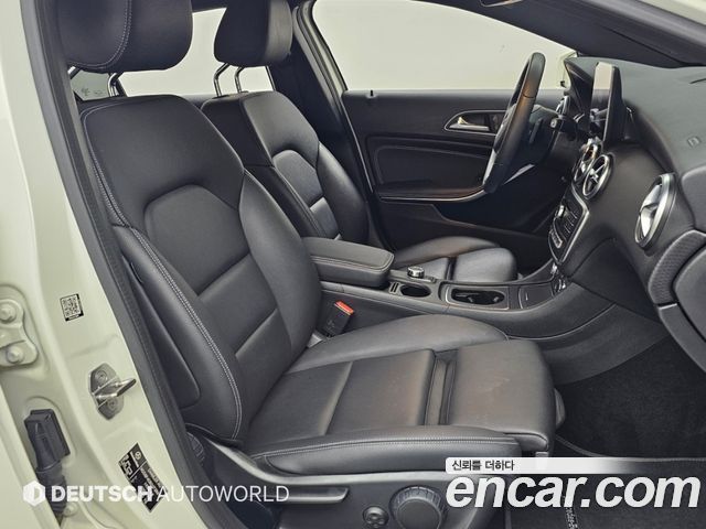 Mercedes-Benz A-Class 2018 — photo 10