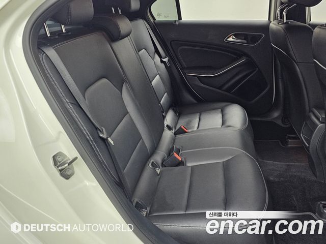 Mercedes-Benz A-Class 2018 — photo 12