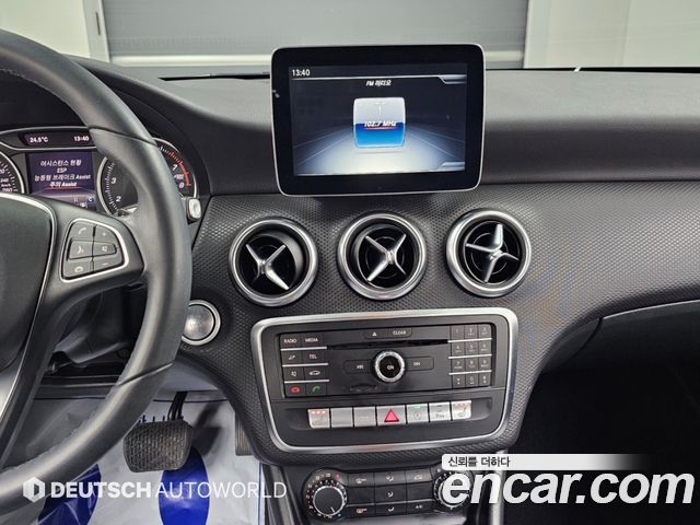 Mercedes-Benz A-Class 2018 — photo 14
