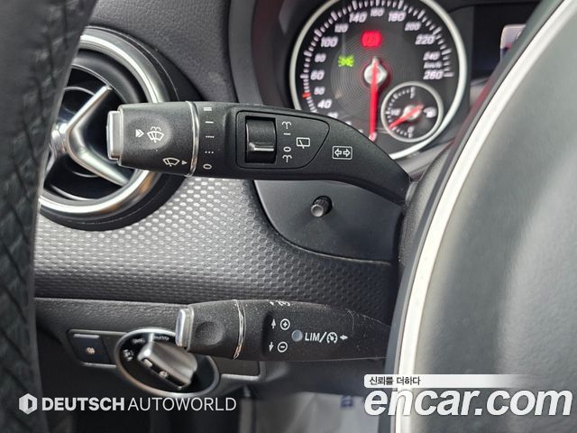 Mercedes-Benz A-Class 2018 — photo 17