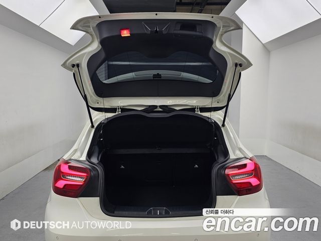 Mercedes-Benz A-Class 2018 — photo 19
