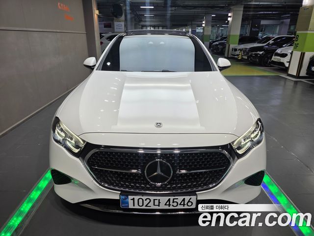 Mercedes-Benz E-Class 2025 — photo 3