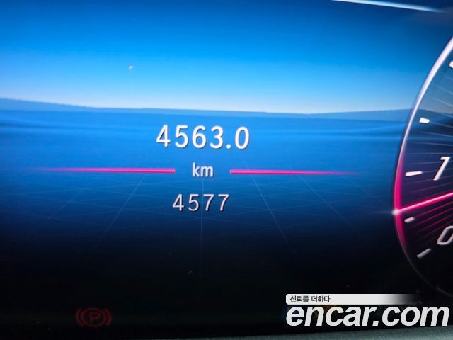 Mercedes-Benz E-Class 2025 — photo 8