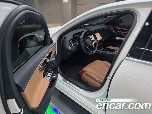 Mercedes-Benz E-Class 2025 — photo 10