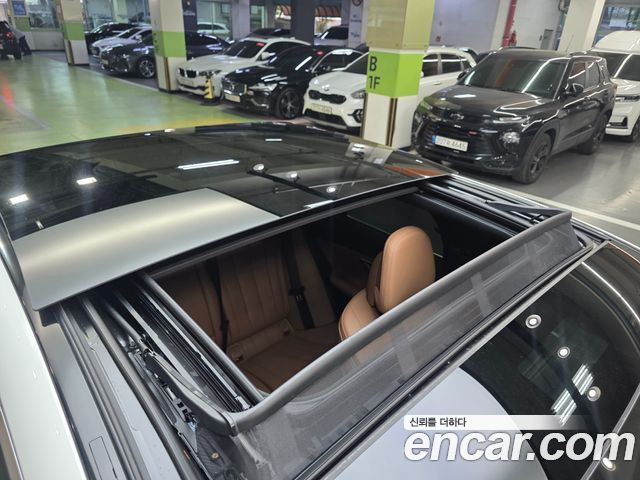 Mercedes-Benz E-Class 2025 — photo 14