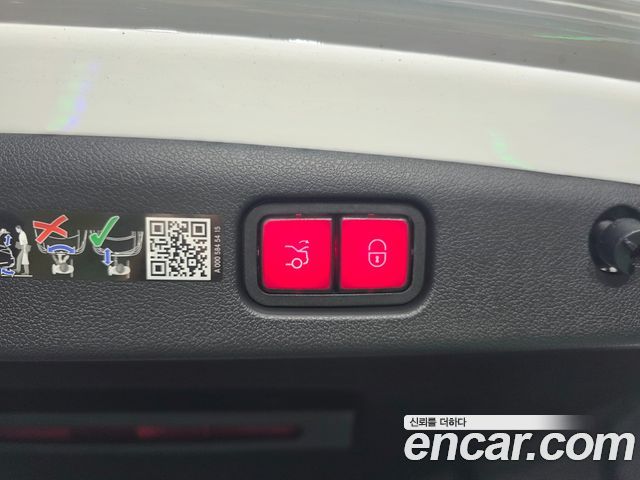 Mercedes-Benz E-Class 2025 — photo 17