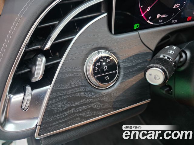 Mercedes-Benz E-Class 2025 — photo 19