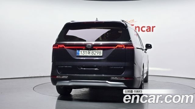 Kia Canival 2021 — photo 4