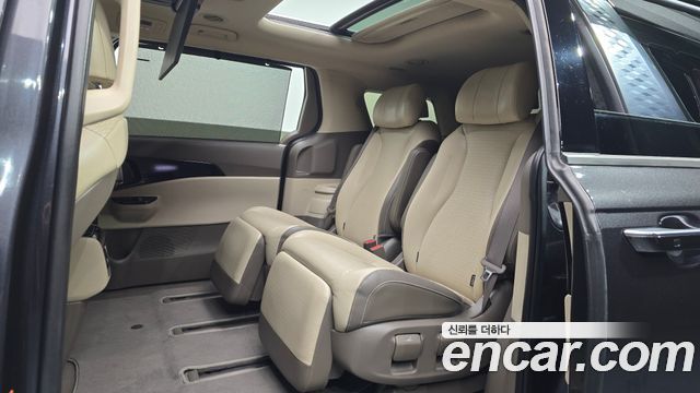 Kia Canival 2021 — photo 17