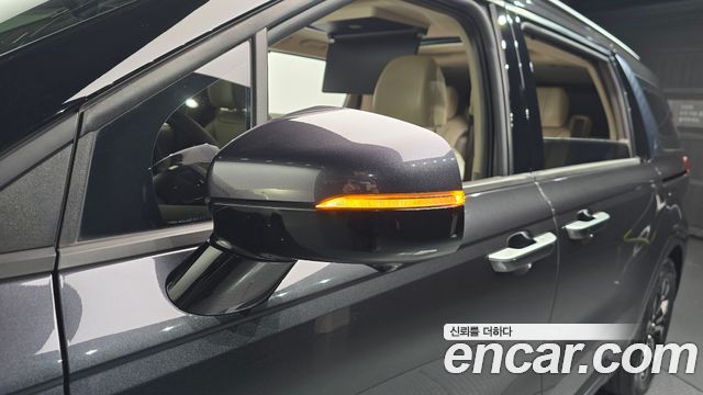 Kia Canival 2021 — photo 28