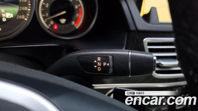 Mercedes-Benz E-Class 2014 — photo 12