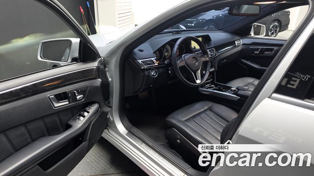 Mercedes-Benz E-Class 2014 — photo 13