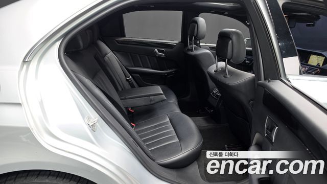 Mercedes-Benz E-Class 2014 — photo 17