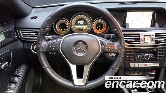 Mercedes-Benz E-Class 2014 — photo 18