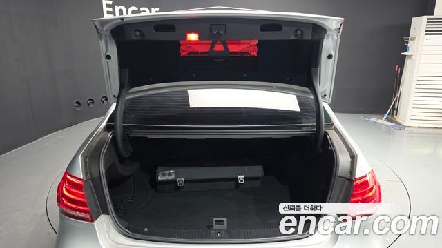 Mercedes-Benz E-Class 2014 — photo 26