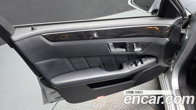 Mercedes-Benz E-Class 2014 — photo 14