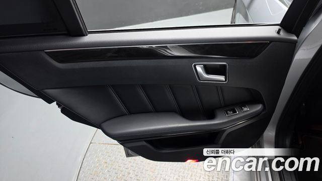 Mercedes-Benz E-Class 2014 — photo 15