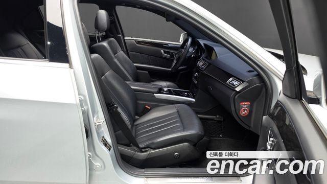 Mercedes-Benz E-Class 2014 — photo 16