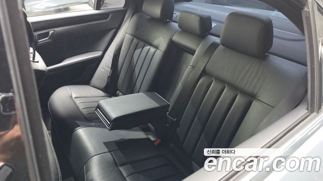 Mercedes-Benz E-Class 2014 — photo 30