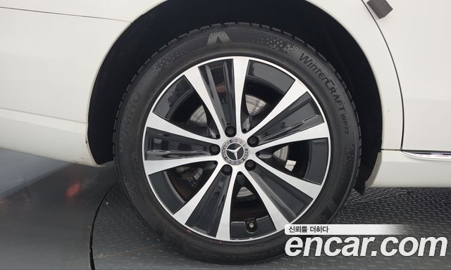 Mercedes-Benz E-Class 2021 — photo 5
