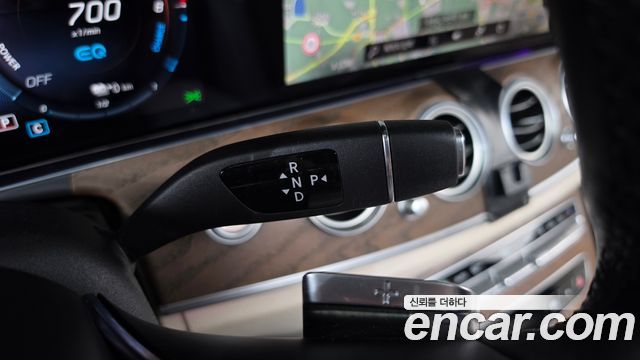 Mercedes-Benz E-Class 2021 — photo 12