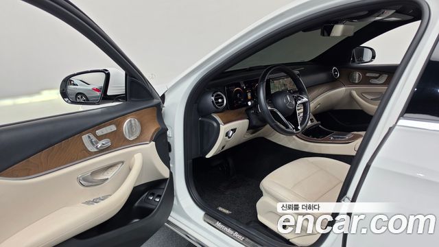 Mercedes-Benz E-Class 2021 — photo 13