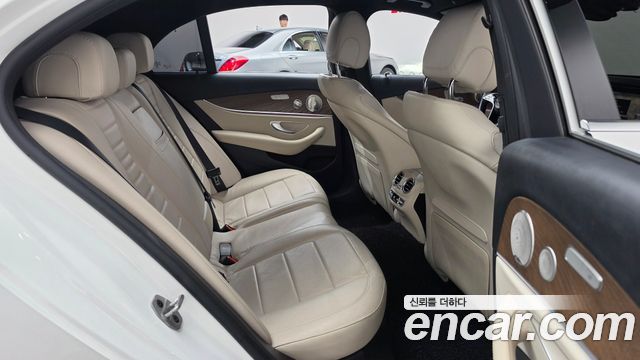 Mercedes-Benz E-Class 2021 — photo 17