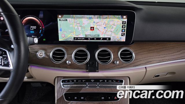 Mercedes-Benz E-Class 2021 — photo 19
