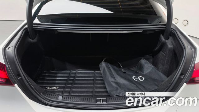 Mercedes-Benz E-Class 2021 — photo 24