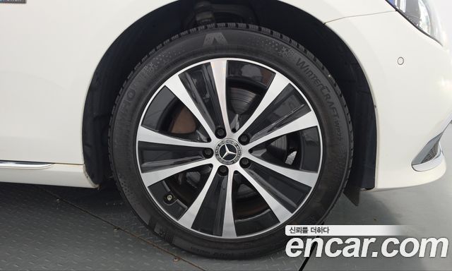 Mercedes-Benz E-Class 2021 — photo 7