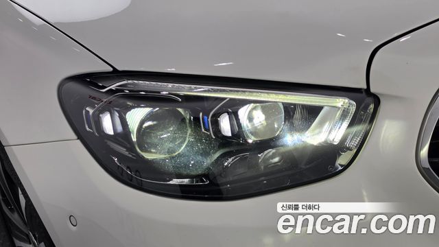 Mercedes-Benz E-Class 2021 — photo 8