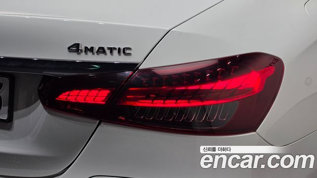 Mercedes-Benz E-Class 2021 — photo 9
