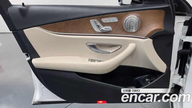 Mercedes-Benz E-Class 2021 — photo 14