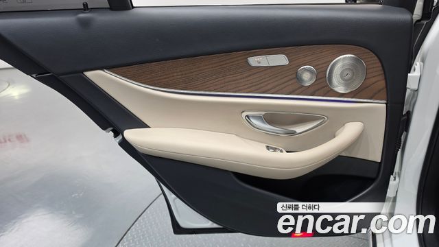 Mercedes-Benz E-Class 2021 — photo 15