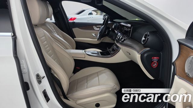 Mercedes-Benz E-Class 2021 — photo 16