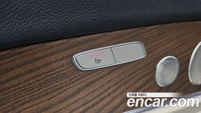 Mercedes-Benz E-Class 2021 — photo 30