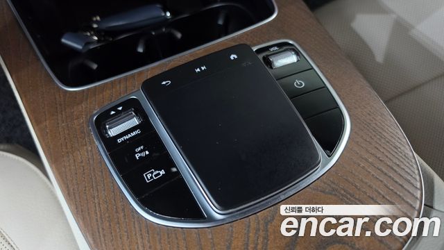 Mercedes-Benz E-Class 2021 — photo 31