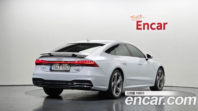 Audi A7 2022 — photo 2