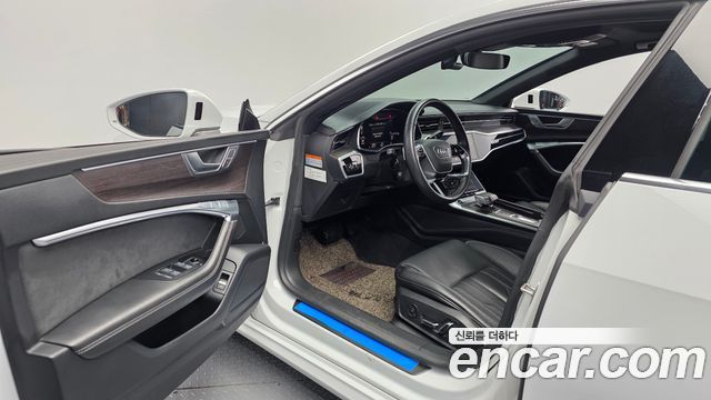 Audi A7 2022 — photo 10
