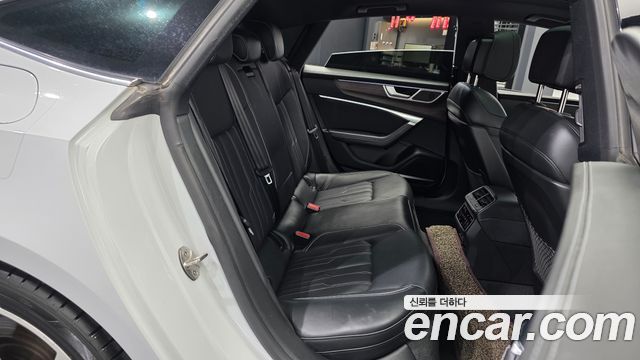 Audi A7 2022 — photo 12