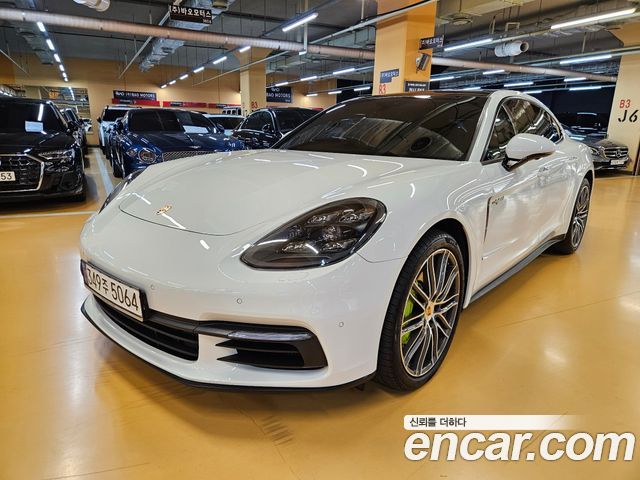Porsche Panamera 2018 — photo 1