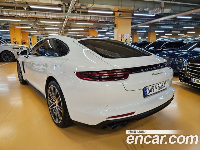 Porsche Panamera 2018 — photo 2