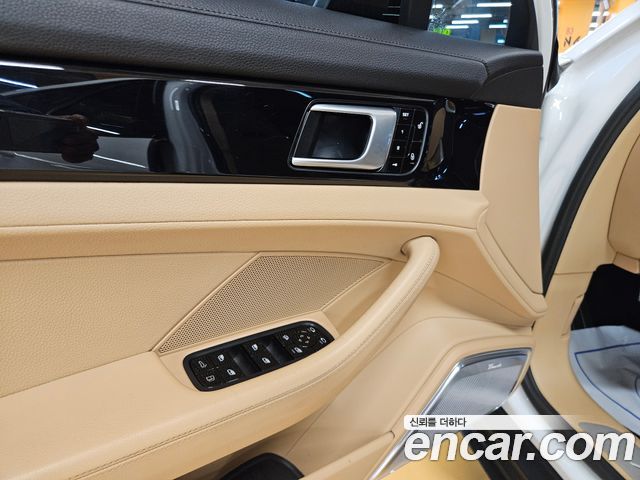 Porsche Panamera 2018 — photo 11