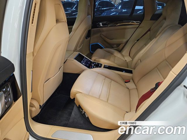 Porsche Panamera 2018 — photo 14