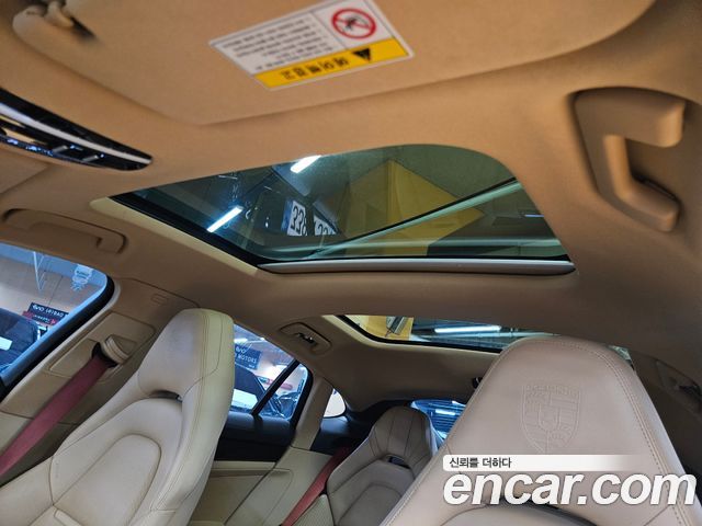 Porsche Panamera 2018 — photo 16