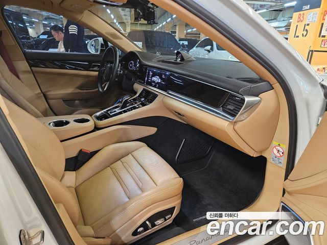 Porsche Panamera 2018 — photo 20